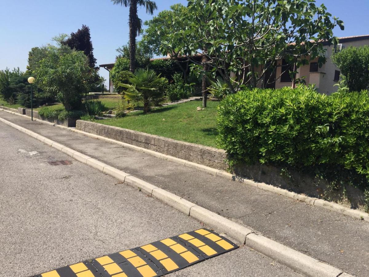 Casa Laura Garda Lago ปอสโซเลงโก ภายนอก รูปภาพ